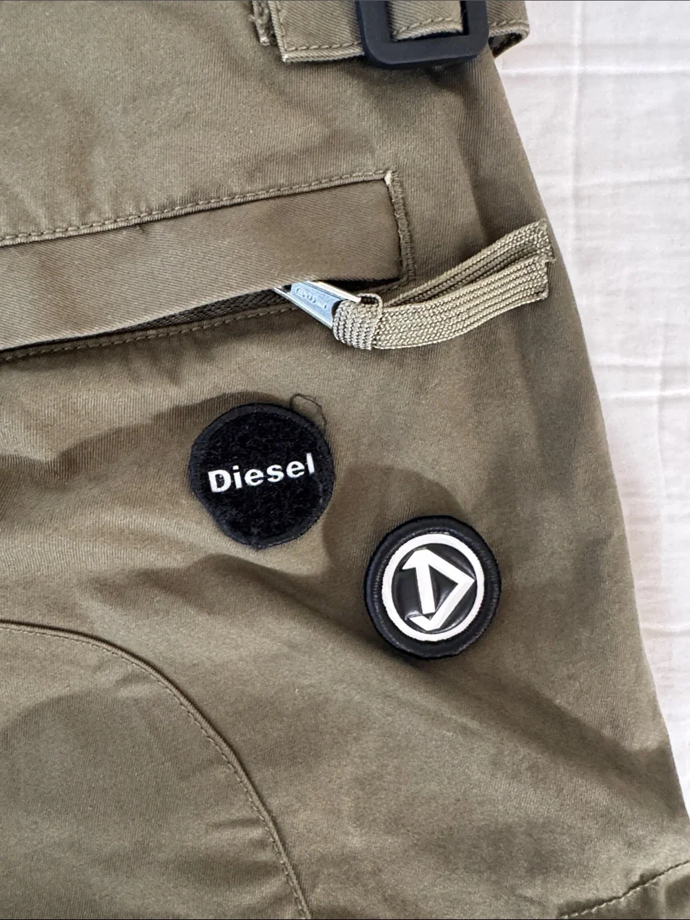 DIesel Men's Olive Cargo Shorts with Multi-Pocket Utility Design